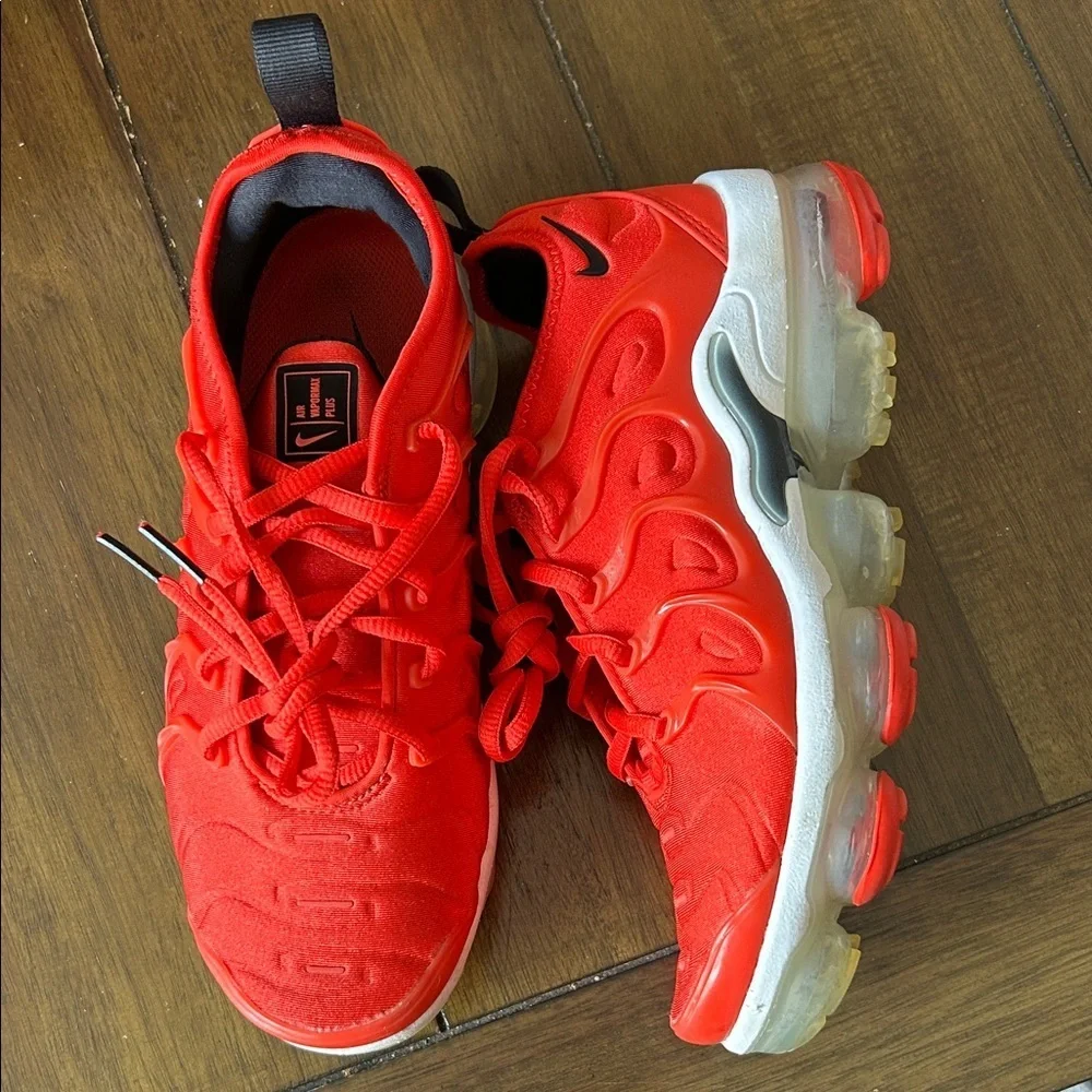 Nike Air VaporMax Plus 'Chile Red' women's size 6.5
